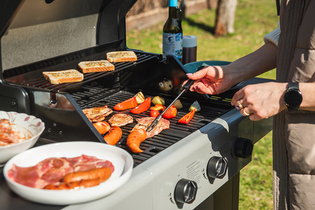 Ogrodowy grill gazowy Warmtec BlackFlame 7,2 kW + dodatkowe akcesoria